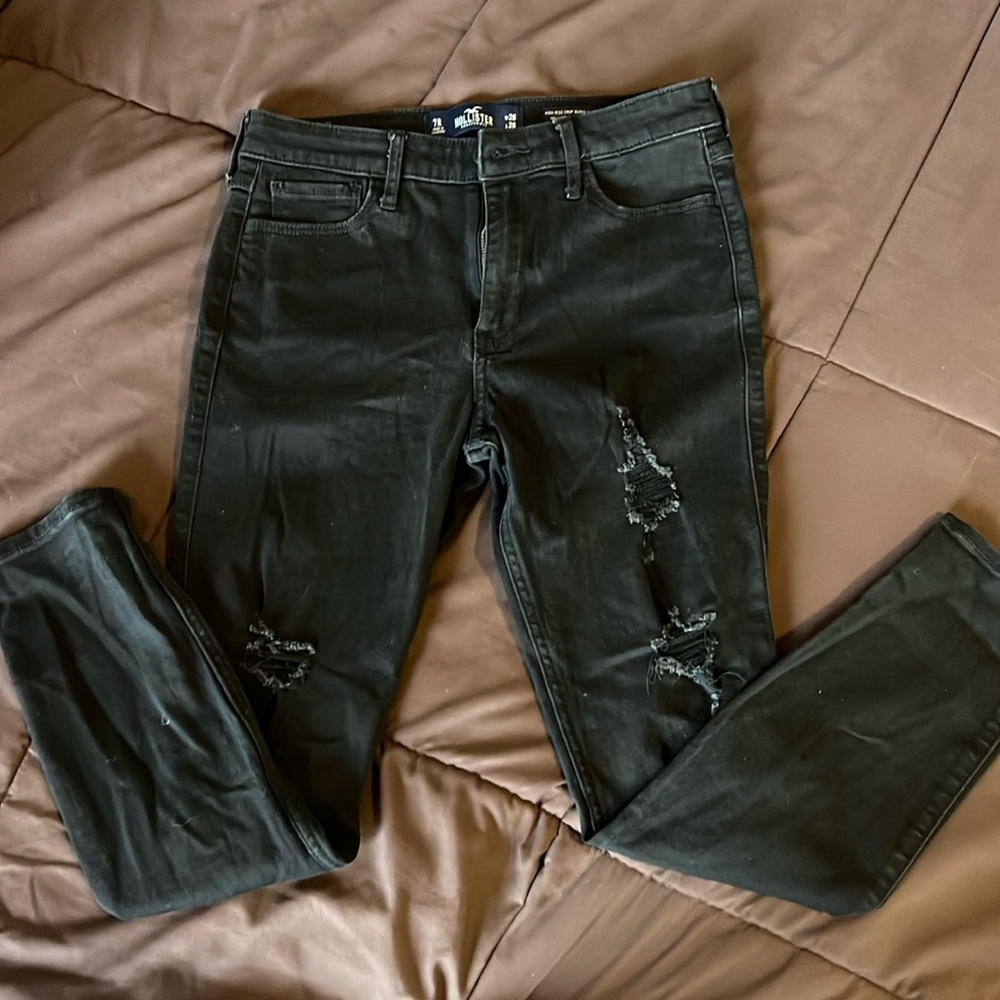 Hollister, ripped skinny jeans. Size 7R- 28*26